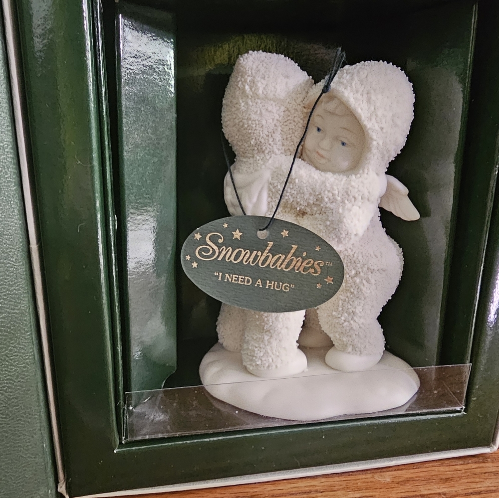 Dept 56 Winter Tales Of The Snowbabies #56.68136 “I NEED A HUG" In Box Figurine - Picture 6 of 10